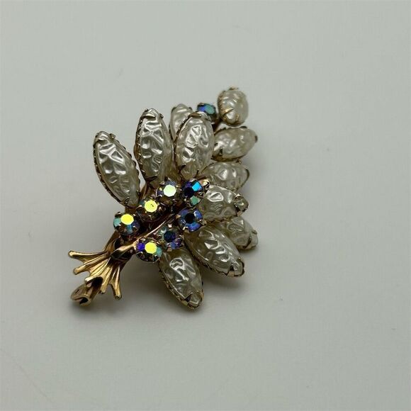 Beautiful Vintage Gold Tone Leaf Brooch Prong Set Faux Pearls & AB Rhinestones - Picture 5 of 9